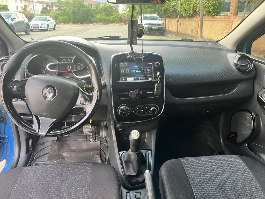2013 model 0.9 TCe ICON Clio 4 - 12