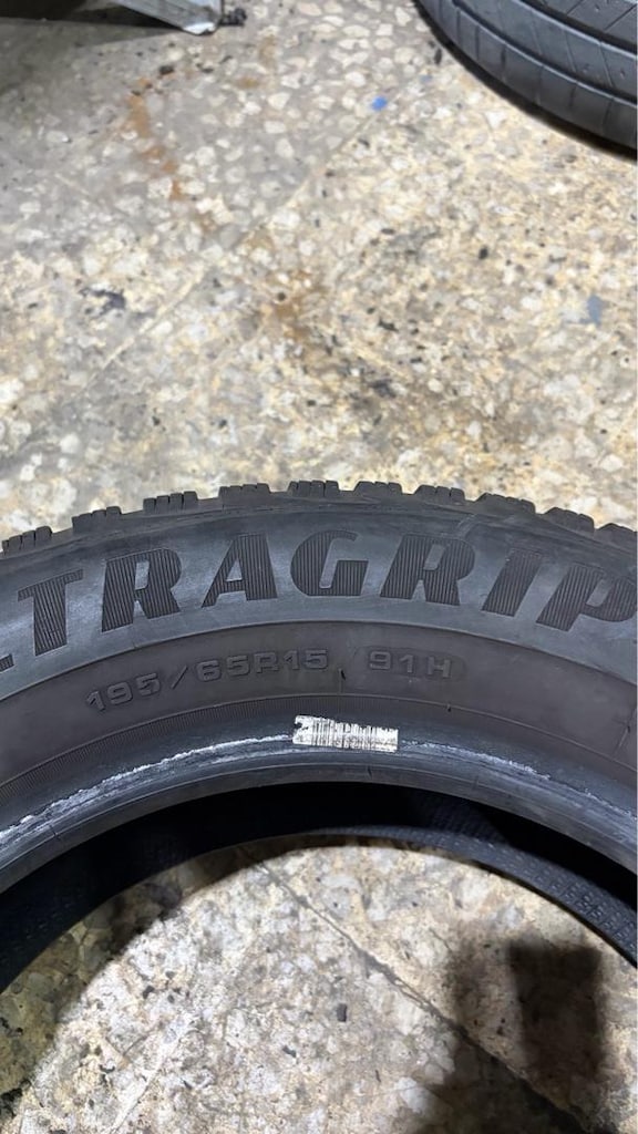 195 65 15 Goodyear - 4