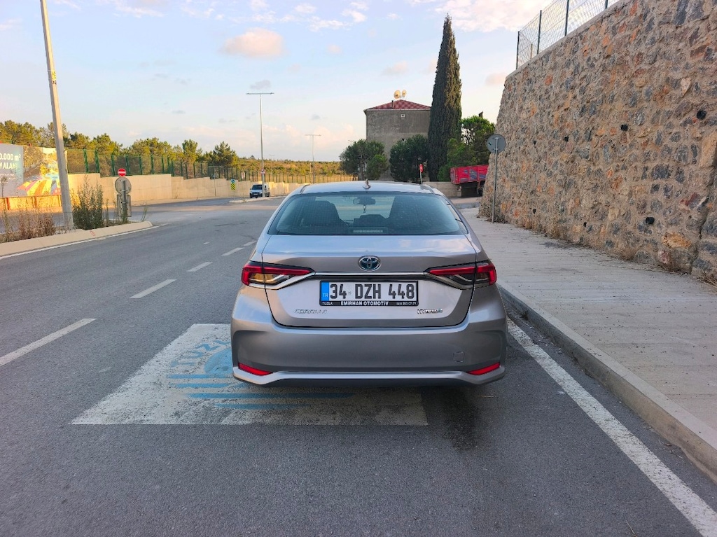 Sahibinden Toyota Corolla 1.8 Hybrid Dream e-CVT 2020 Model - 4
