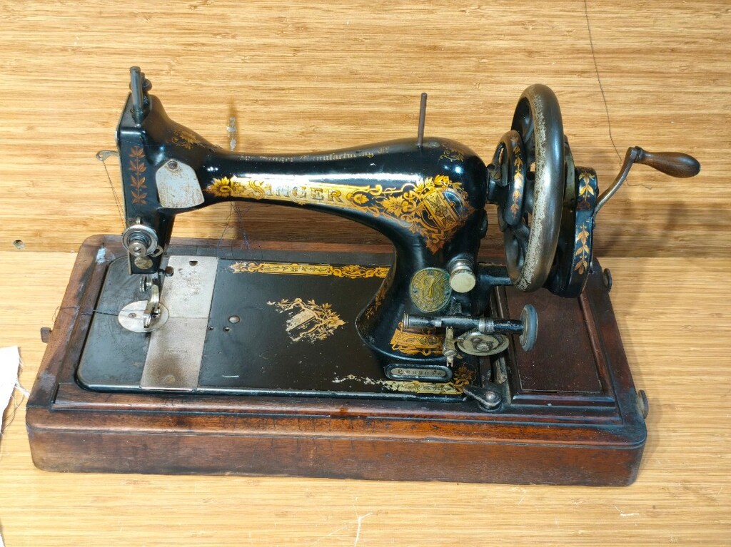 1900 yılı yapımı antika Singer dikiş makinesi - 2