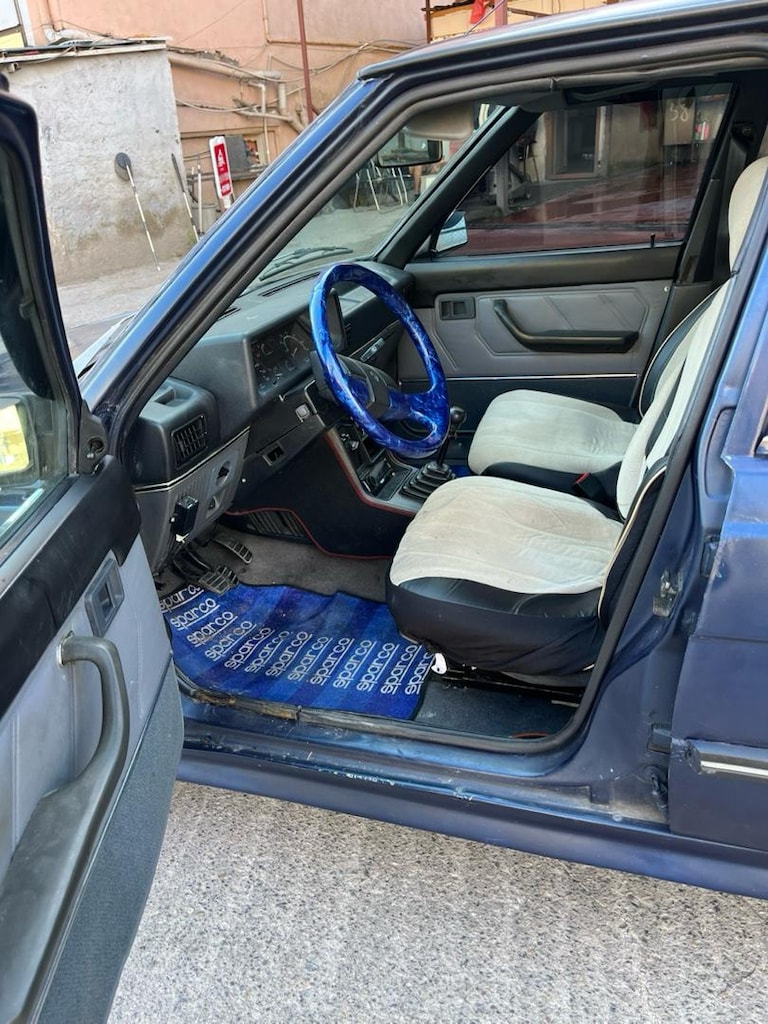 Mavi Sedan Araba - 6