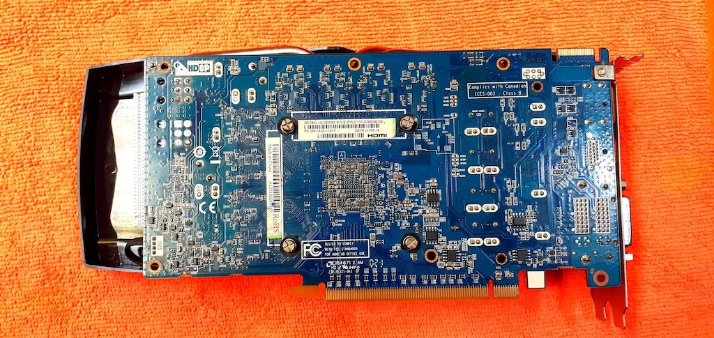 Sapphire HD 7850 1GB Ekran Kartı - 10