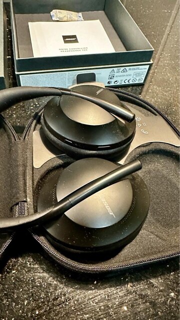 bose noise cancelling 700 UC