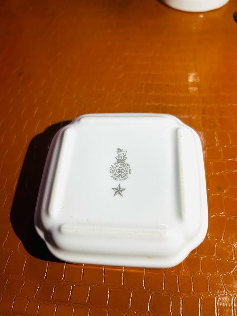 THY / Royal Doulton çerez tabağı. - 2
