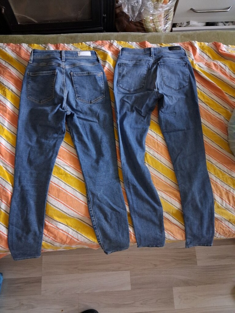 2 tane mavi kot pantolon ve 1 tane siyah kot pantolon 2. el - 2