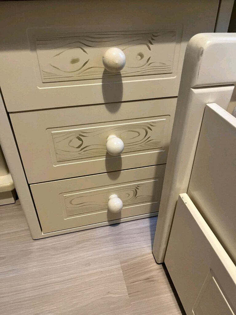 Tamamı mdf büyüyen beşik şifonyer ve komodinler - 8