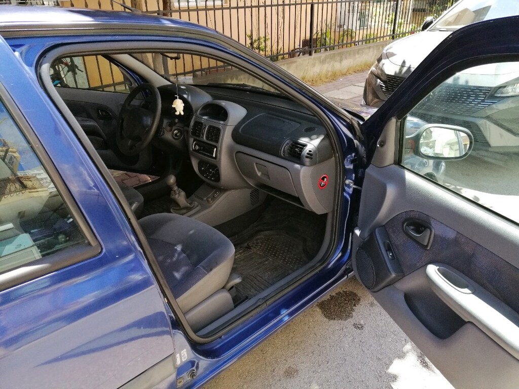 SAHİBİNDEN DÜŞÜK KİLOMETRELİ DEĞİŞENSİZ KLİMALI RENAULT clio 2 1.4 RTA - 6