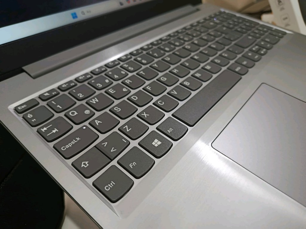 LENOVO RYZEN 3 İŞLEMCİLİ SAĞLIK TERTEMİZ LAPTOP - 8