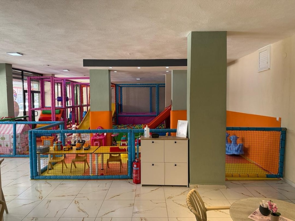 KOMPLE SATILIK KAFE VE SOFT PLAY OYUN ALANI - 2