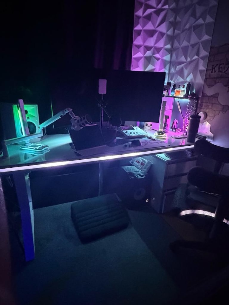 CEBESE Bilgisayar Masası + RGB LED 170×77×65 cm - Kumandalı ve Telefon - 6