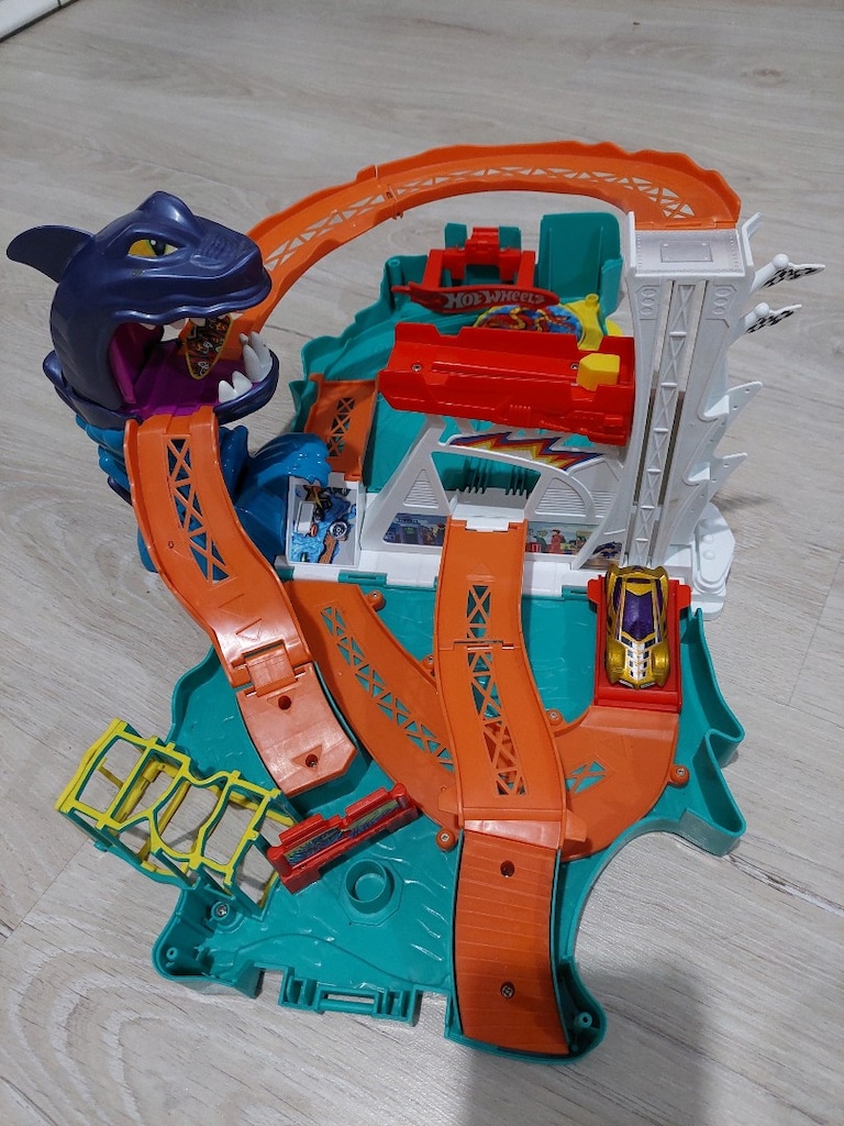 Hot wheels köpek balığı oyuncak seti - 5