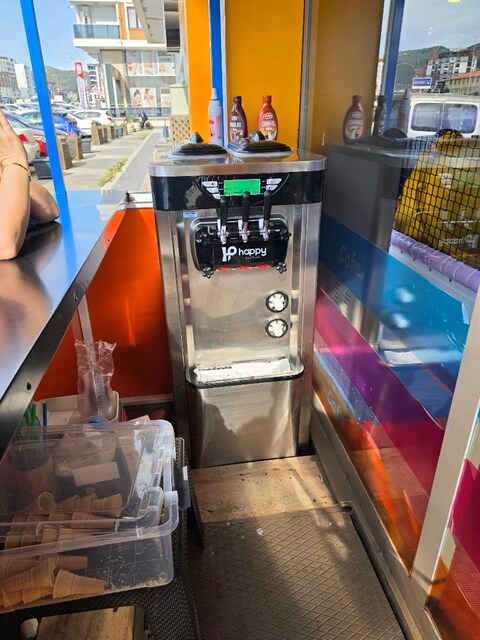 Happy ice cream dondurma makinesi ve standı