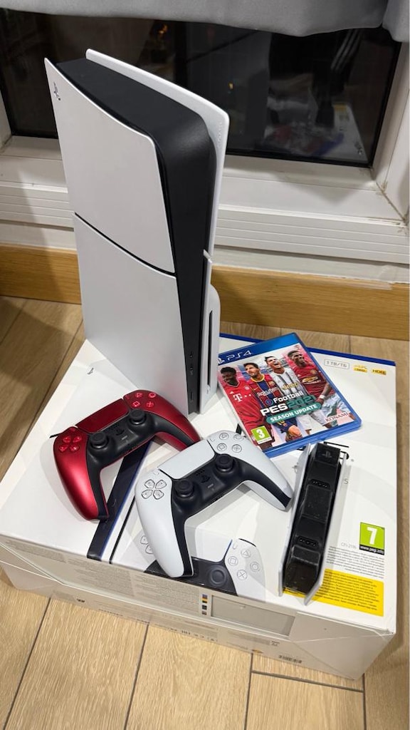 1 TB 4 aylık cihaz 2 kol cd’li pes 2021 ve şarj istasyonu - 2