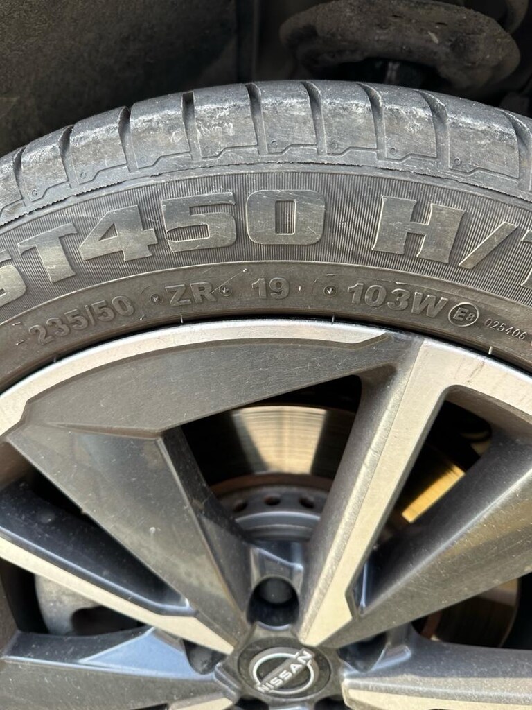 235/50/19 - 2