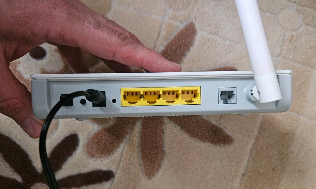 ZYXEL P-660HW-T1V3 ADSL2 BEYAZ MODEM - 6