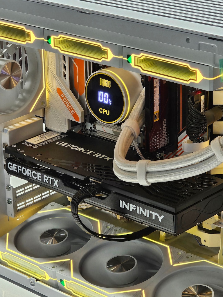 Ryzen 7 7800X3D - RTX 5070 12GB - 32GB RAM - 2TB M.2 SSD - 3