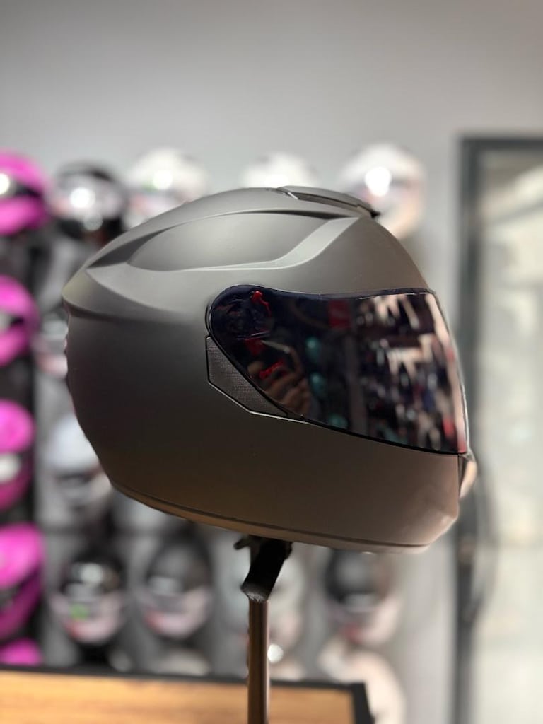 mat siyah kask - 2