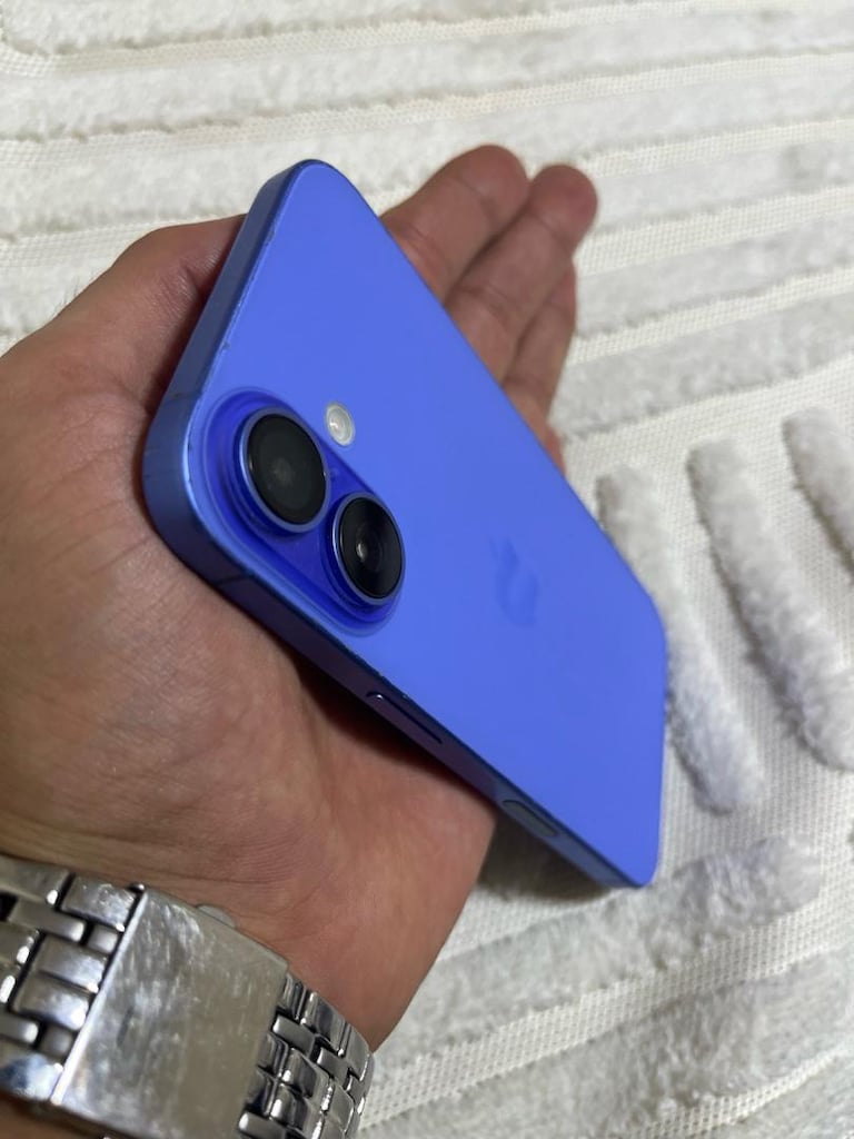 iPhone 16 - 15