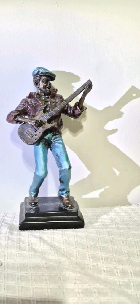 Gitar çalan adam biblo - 5