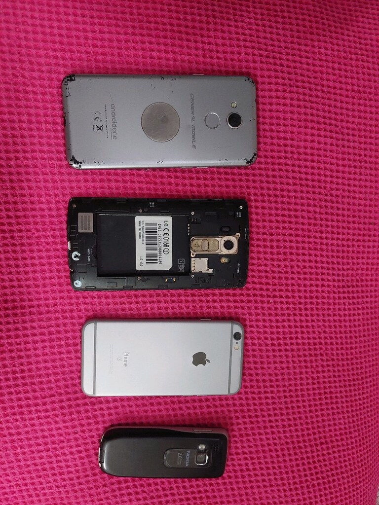 Arızalı telefon. Parça niyetine. Açıklama 3. resimde. - 2
