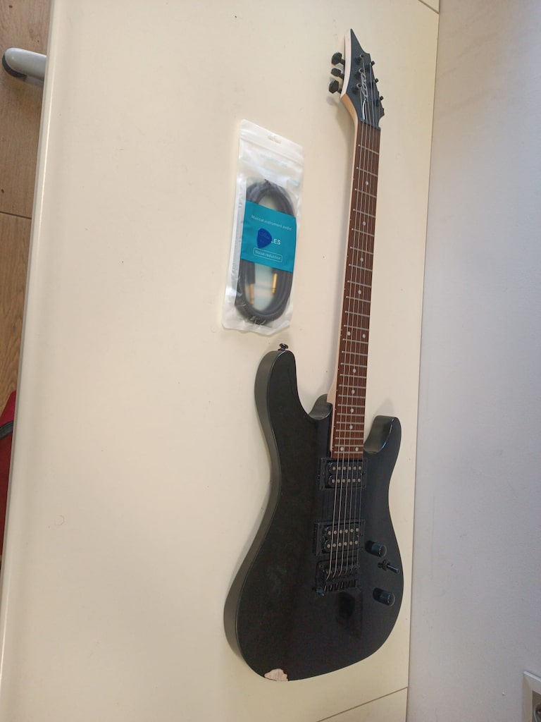 ELEKTRO GİTAR Cort KX100BKM Black Metallic Amfisi ile beraber 22.500