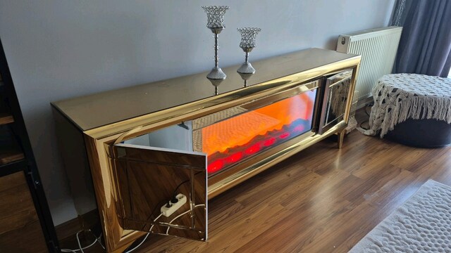 Aynalı Gold Detaylı Şömineli Lüks TV Ünitesi