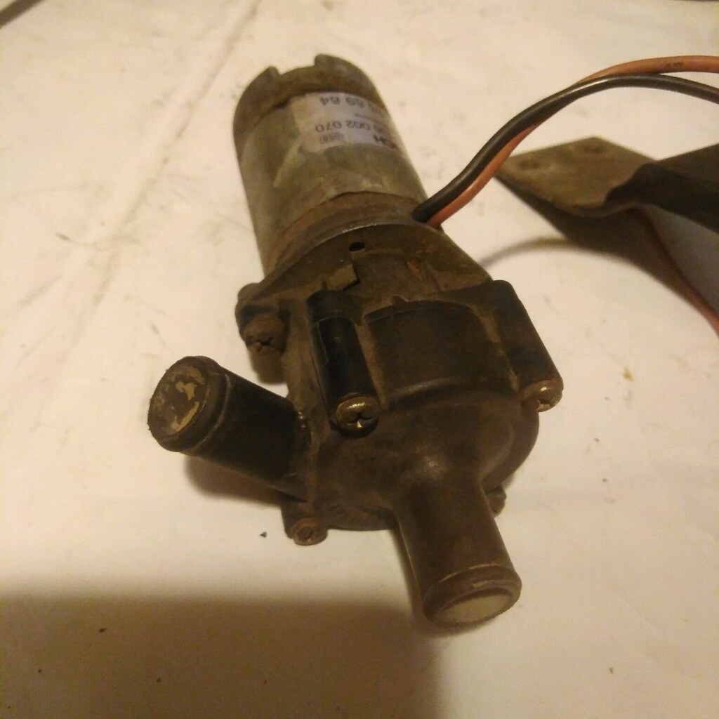 MERCEDES YARDIMCI ISITMA SOĞUTMA SU POMPASI W126 W109 W123 R107 300SEL - 2