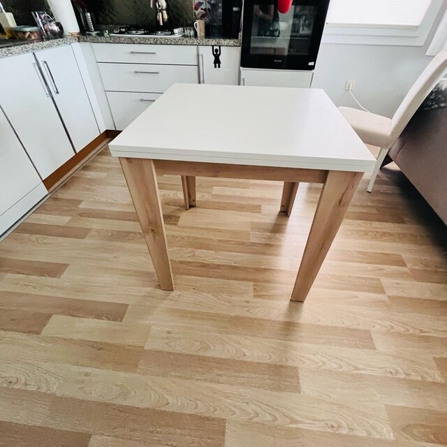 Kelebek ahşap yemek masası