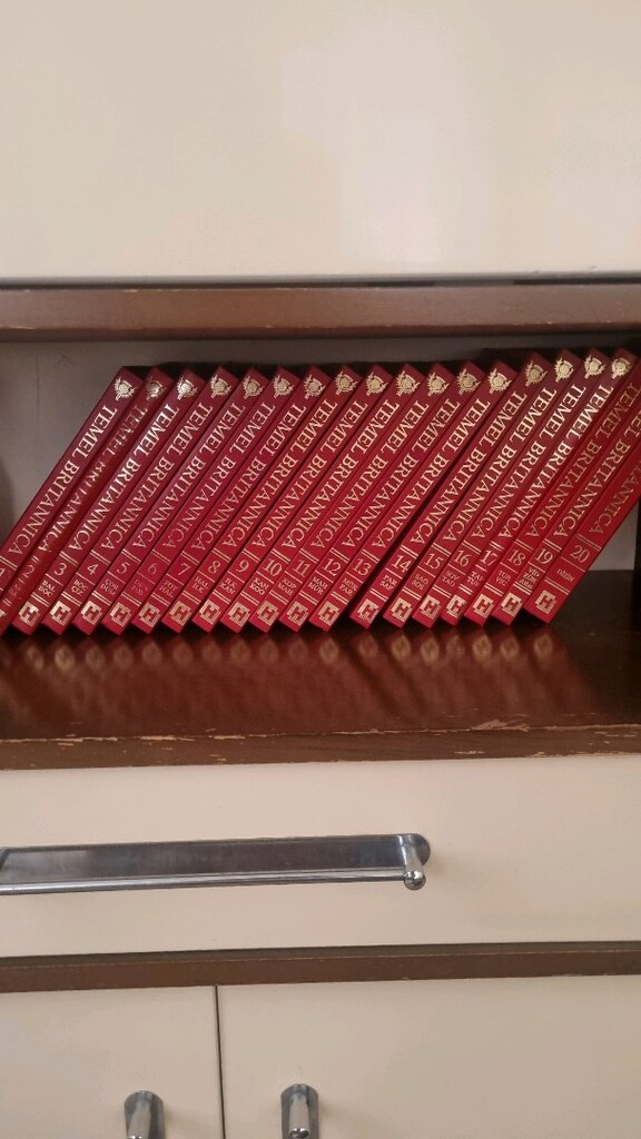 İki Set Ansiklopedi takımı birlikte - 9