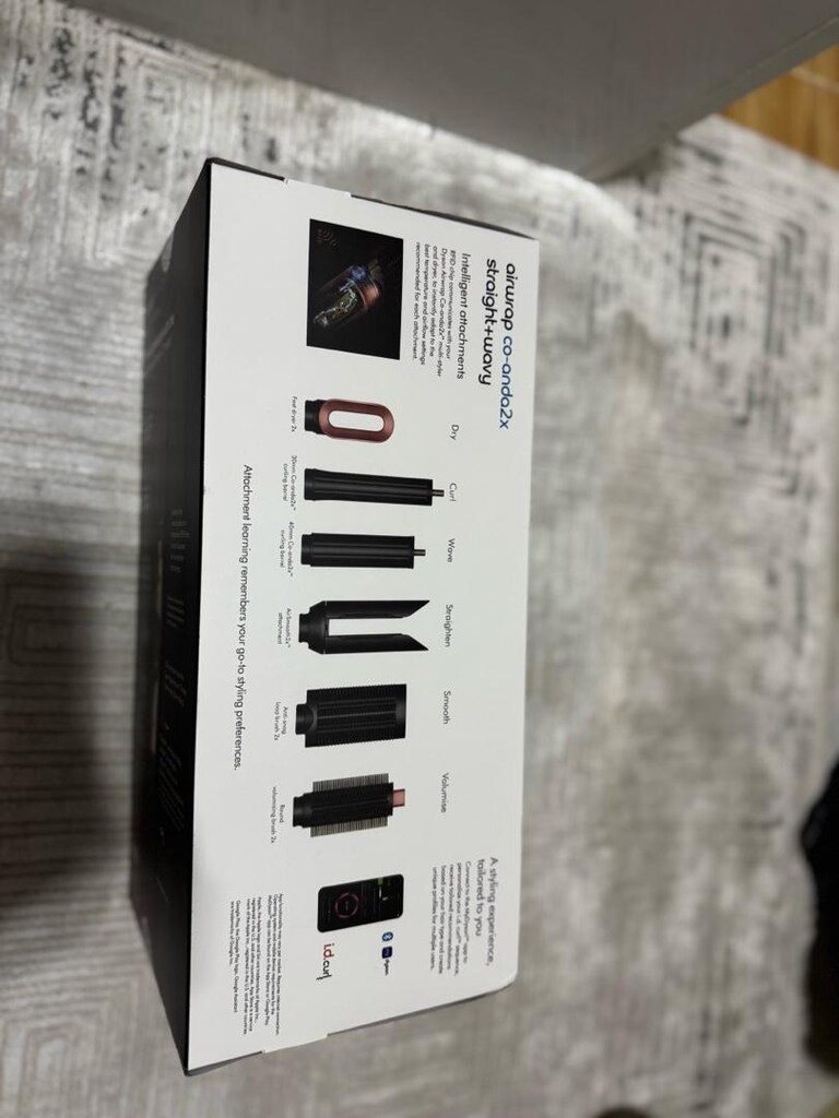 Dyson Airwrap Co-anda2x saç şekillendirme ve kurutma setidir. - 2