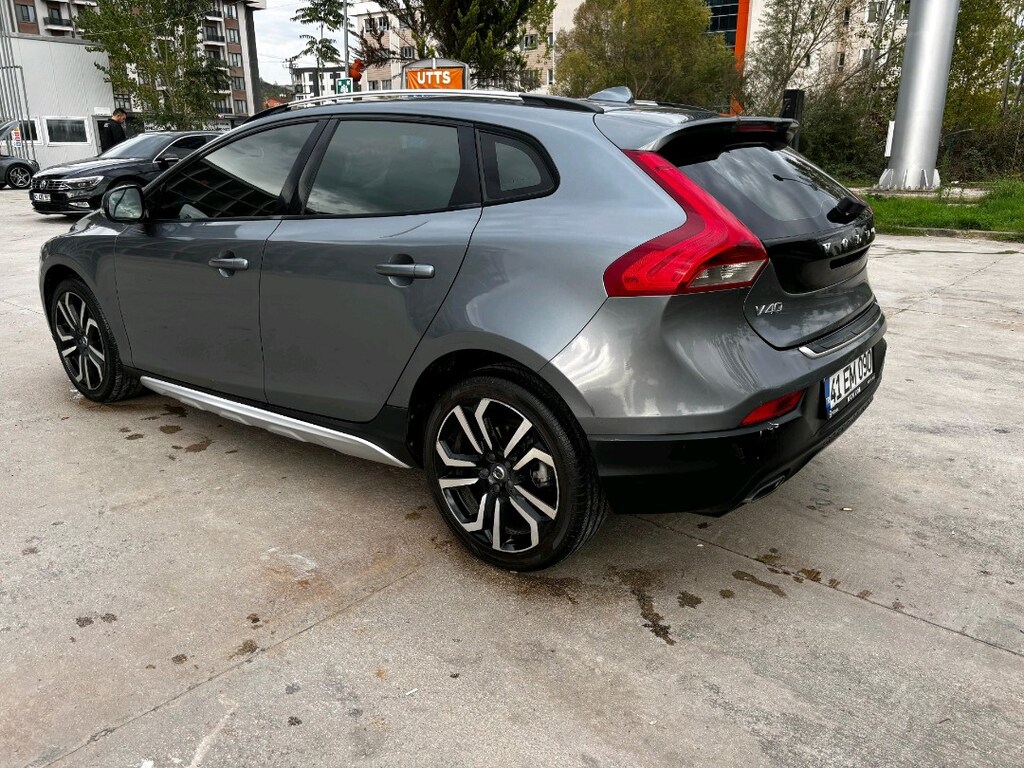 Volvo V40 Cross Country - 6