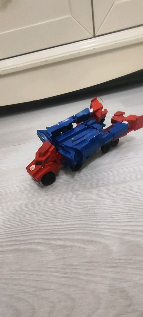 OYUNCAK ROBOT TIRA DÖNÜŞEN - 2