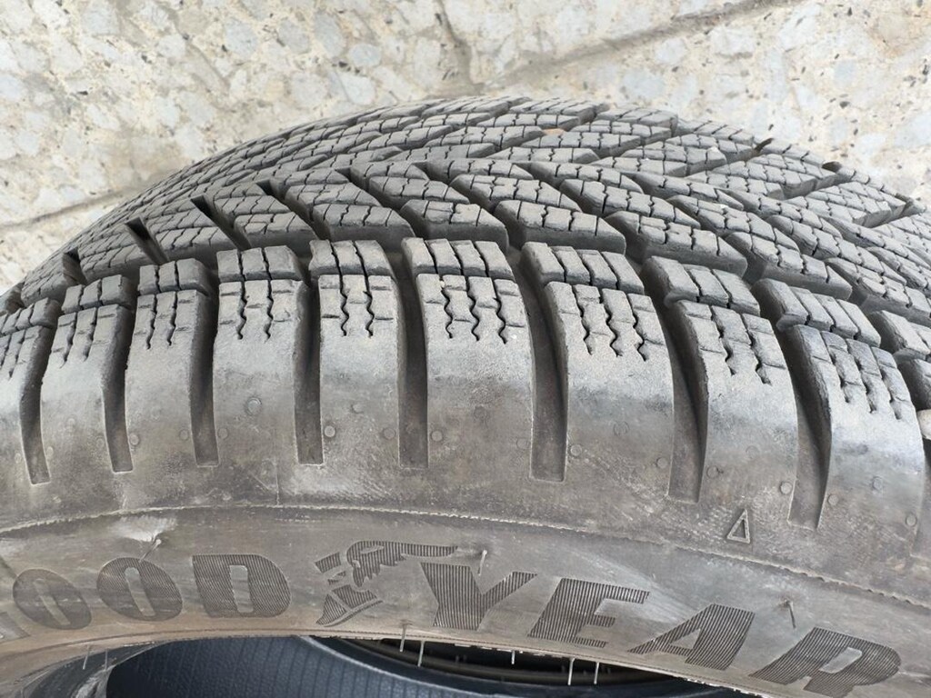 Satılık 4 Adet 185 / 60 / R15 - ÜRETİM 2025 - Good Year Kışlık Lastik - 2