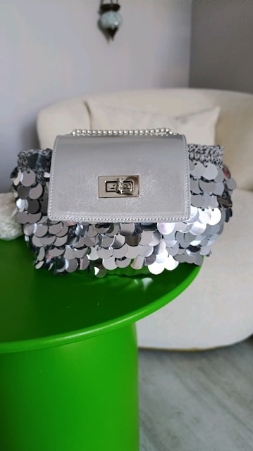 gri pullu hem clutch hem askılı kol canta