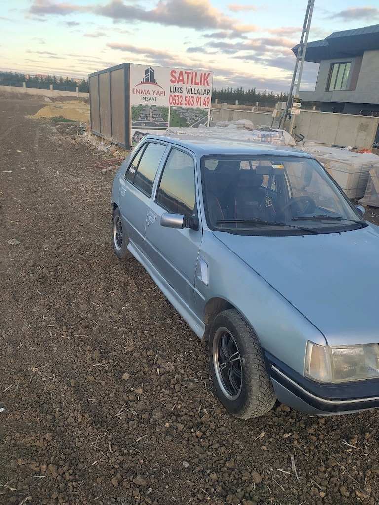 Peugeot 205 - 2