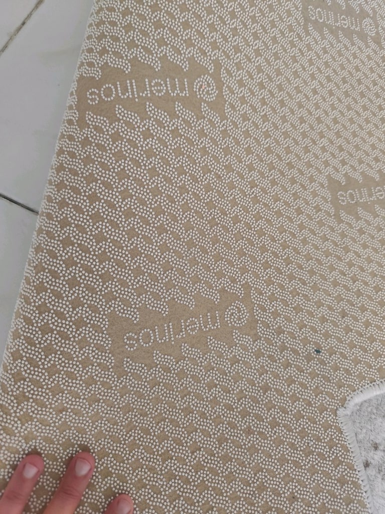 Merinos 3.70 e 1 metre kaymaz taban halı bir sene kullanıldı - 3