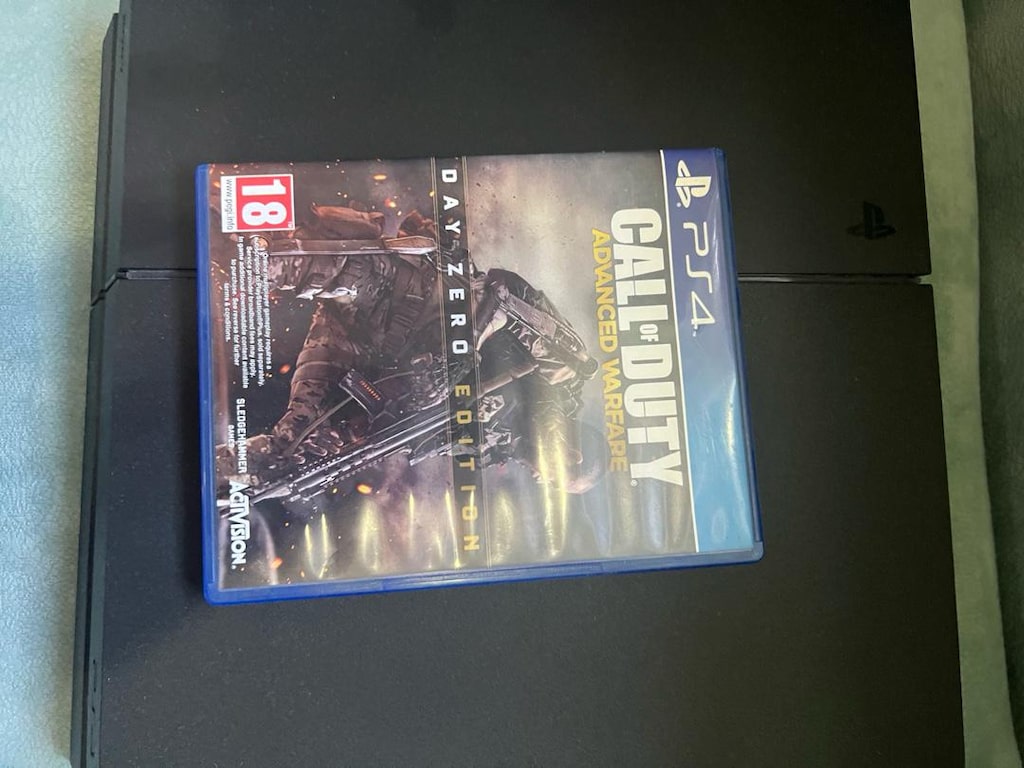 PS4 1TB - 4