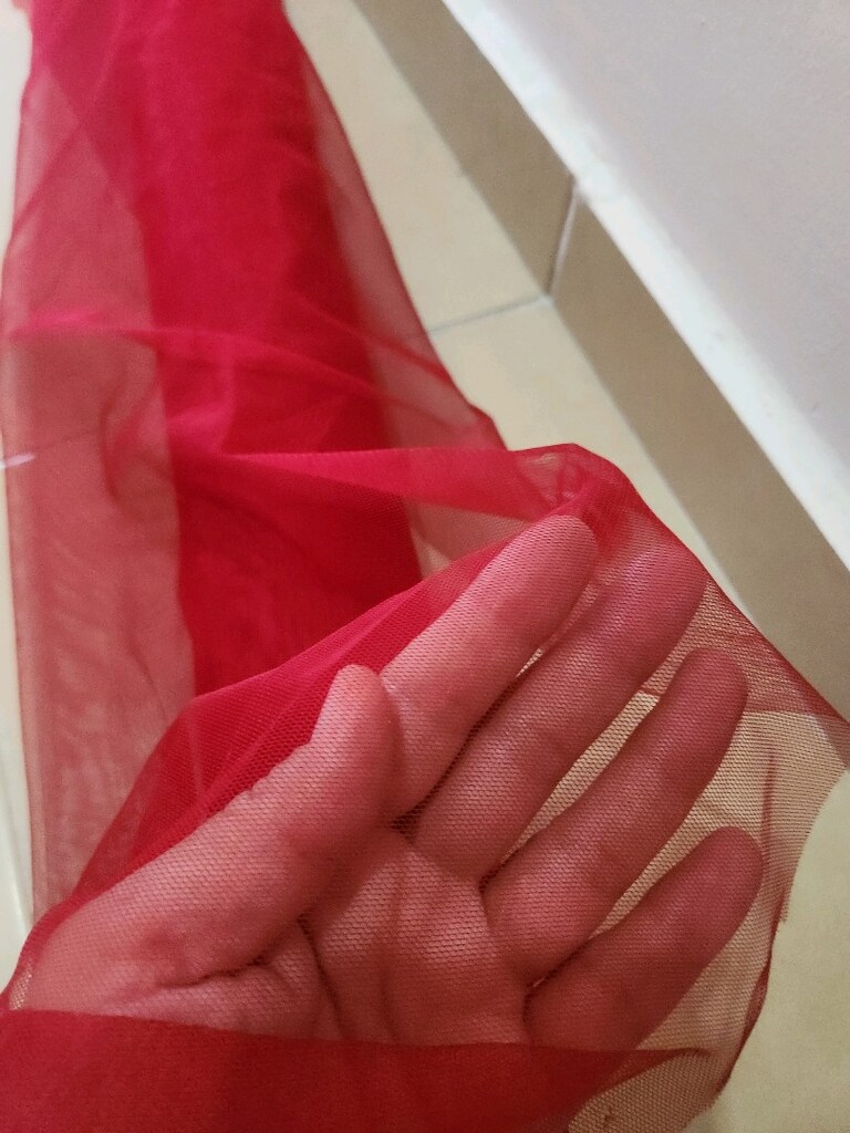 Kırmızı tül