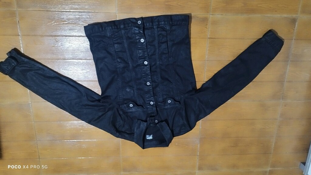 #Pull&Bear parlak rugan kot ceket mont.Mağazasında 2500 TLdir. - 2