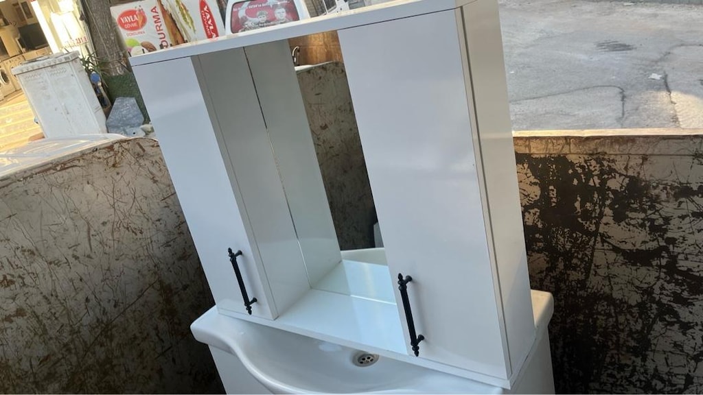 banyo dolabı temiz kullanılmış - 9
