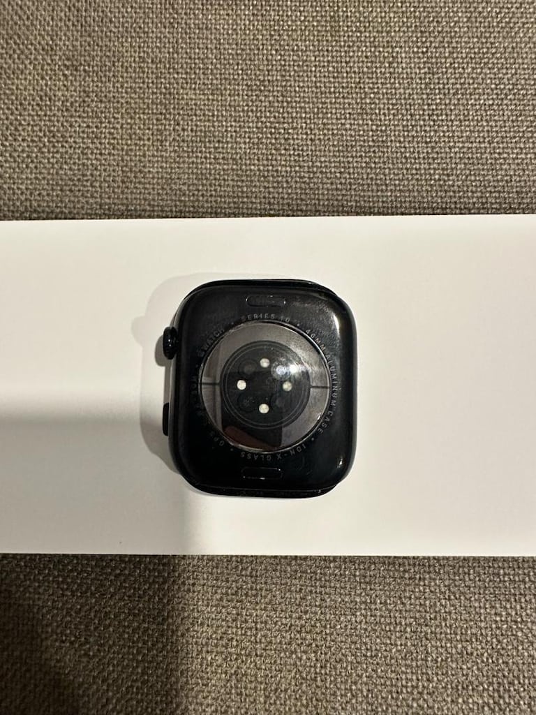 Apple Watch Series 10 46 mm sıfır kokusu üzerinde - 2