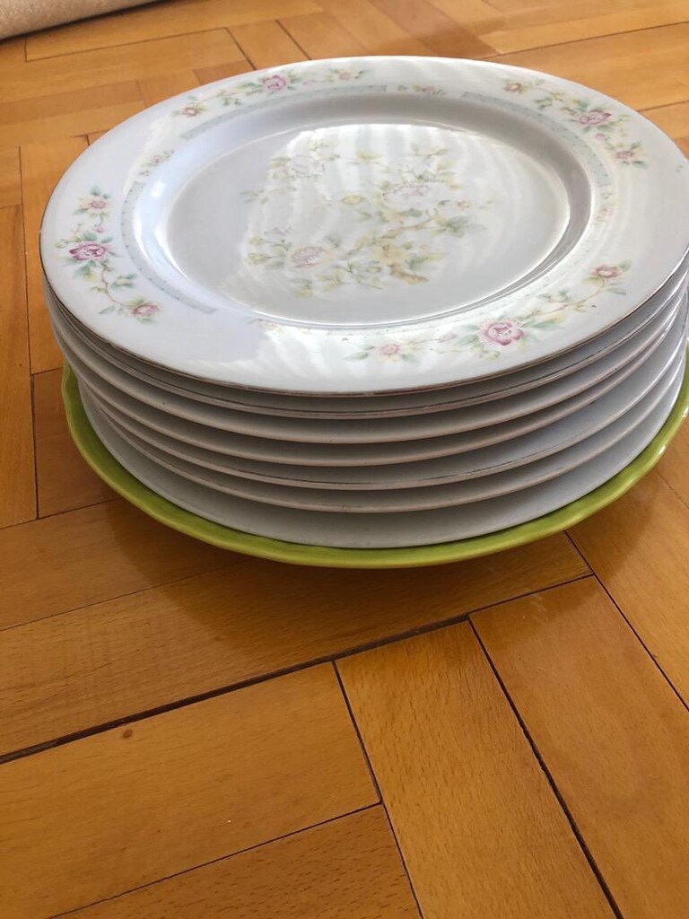 Toplam 11 adet TABAK—-28 cm çap düz tabak /25 cm kare tabak /25 cm çap - 9