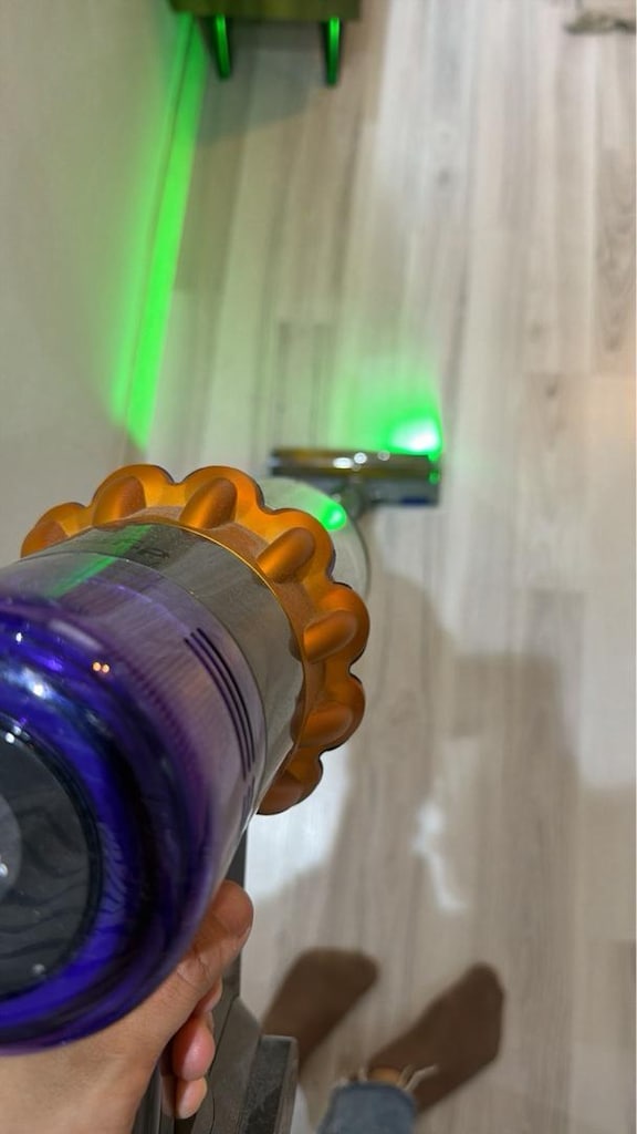 Dyson v15 dikey Süpürge - 2