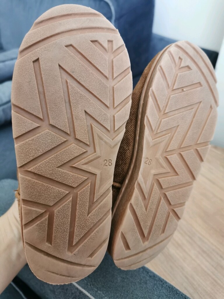 Ugg - 4