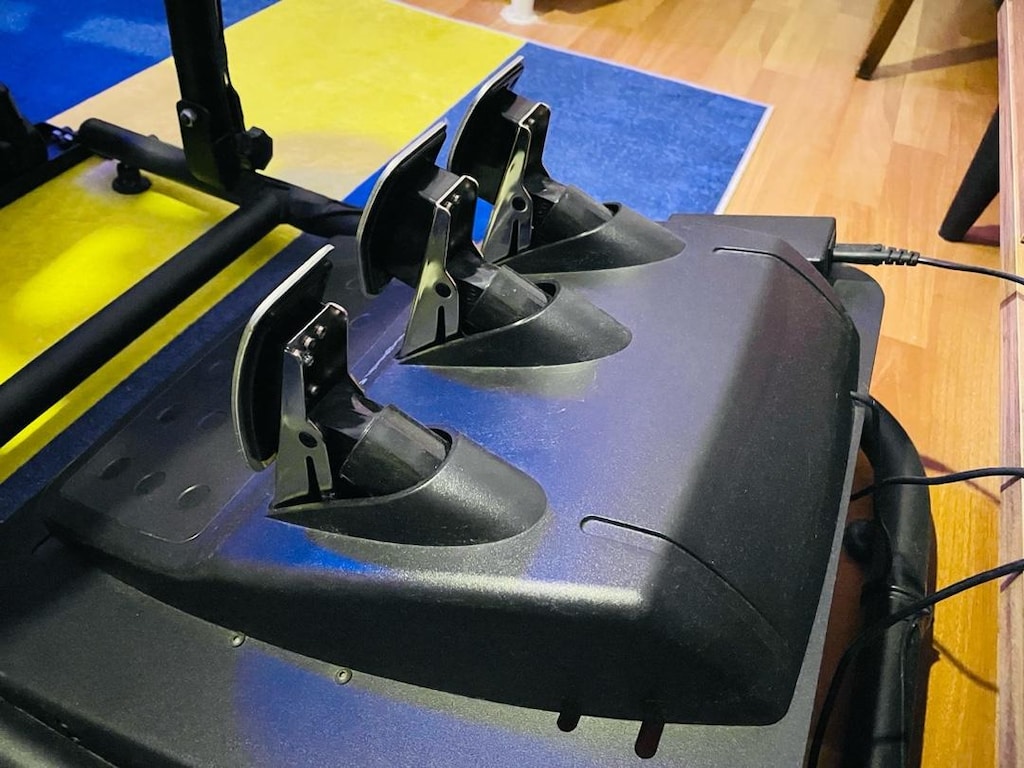 Heves kırmak için alınıp çok az kullanılmış vitesli Logitech G29 - 3