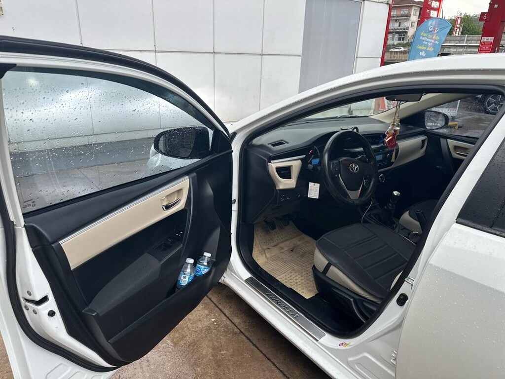 2014 Toyota corolla - 9
