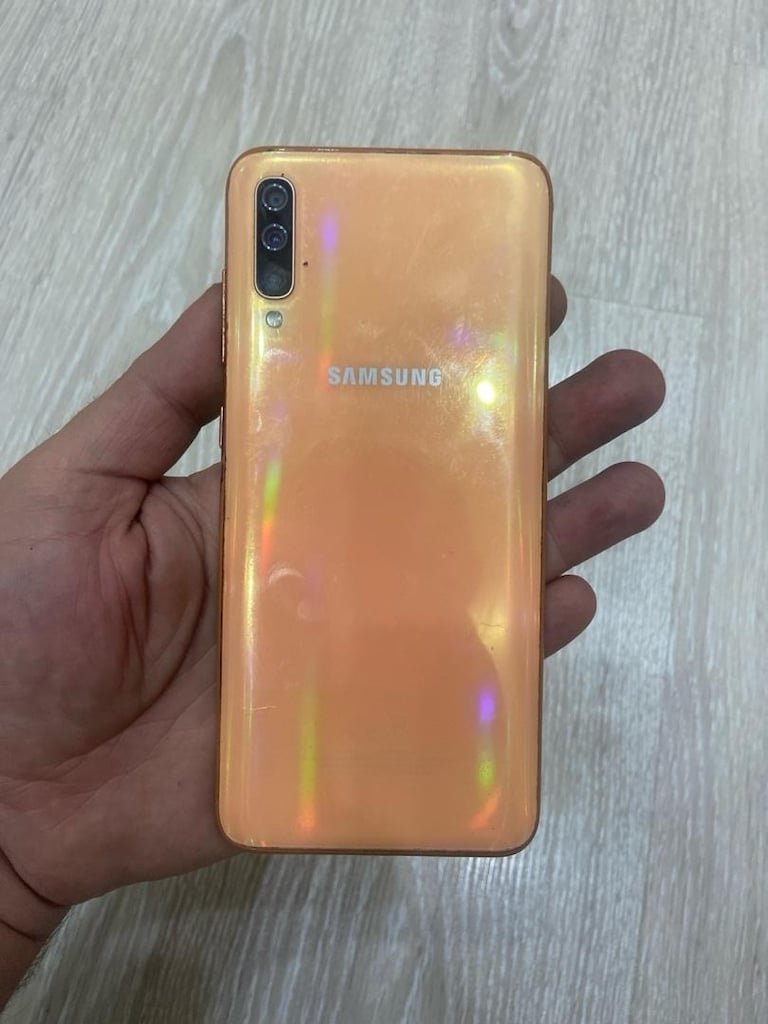 Samsung Galaxy A70 telefon - 2