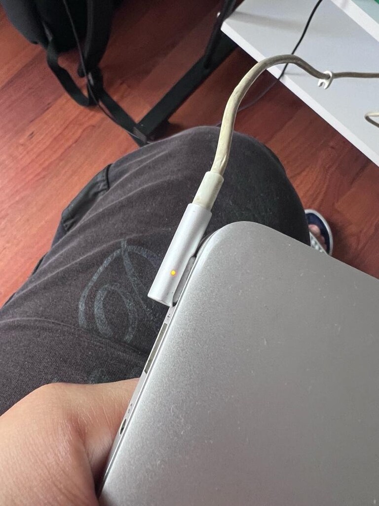 Apple MacBook Air 11 inch 2011 - 5