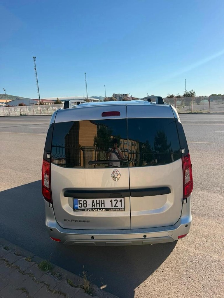 RENAULT EXPERS 1.5 K9K motor - 3