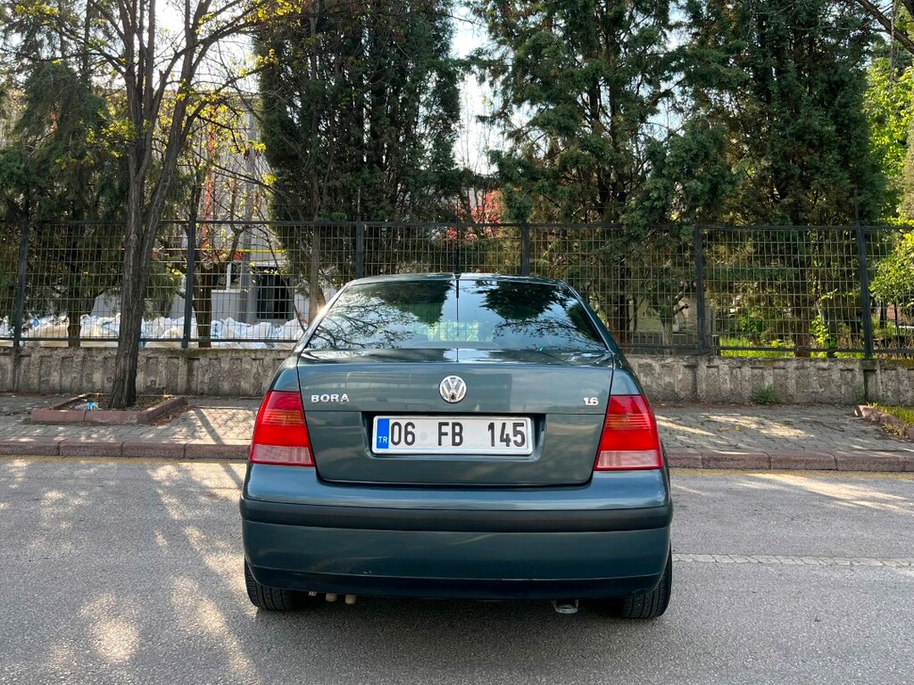 VOLKSWAGEN BORA 1.6 - 8
